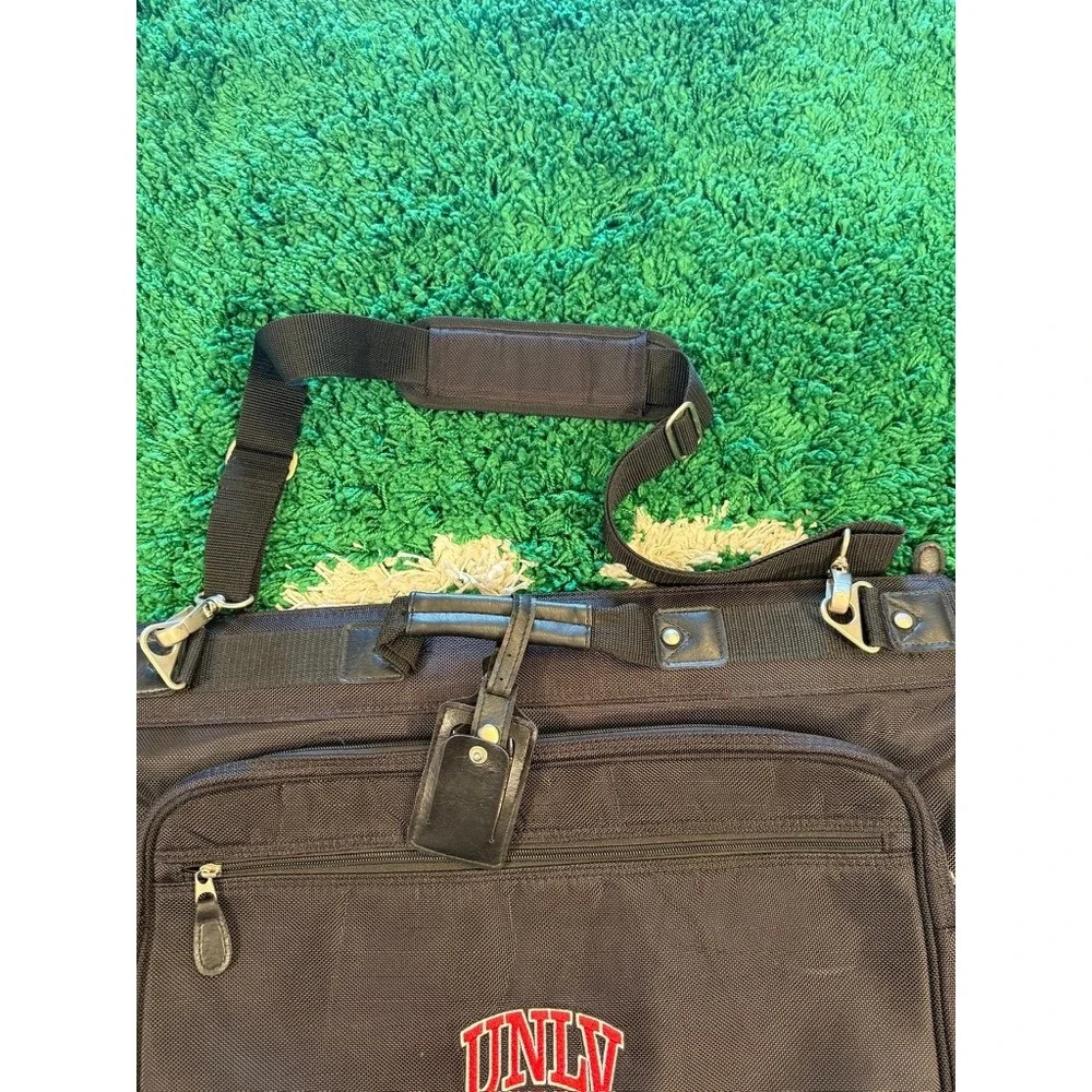 UNLV Rebels Garment Bag Unisex OS Black Excellent NCAA‎ Collegiate Travel Suit